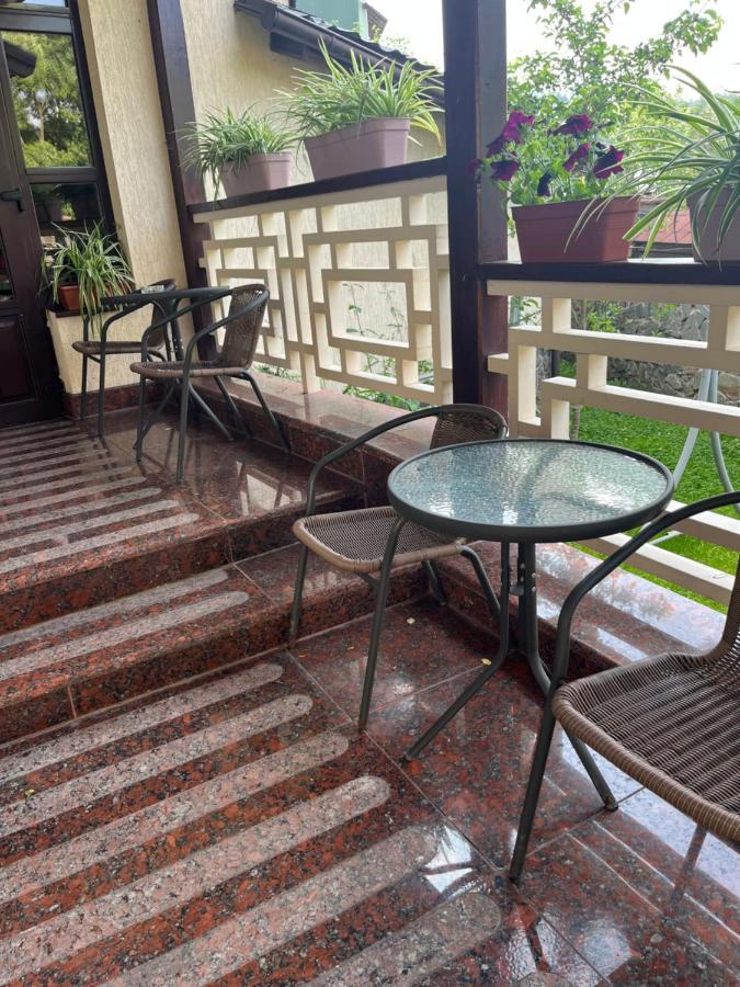 Central Courtyard Slavske Luaran gambar