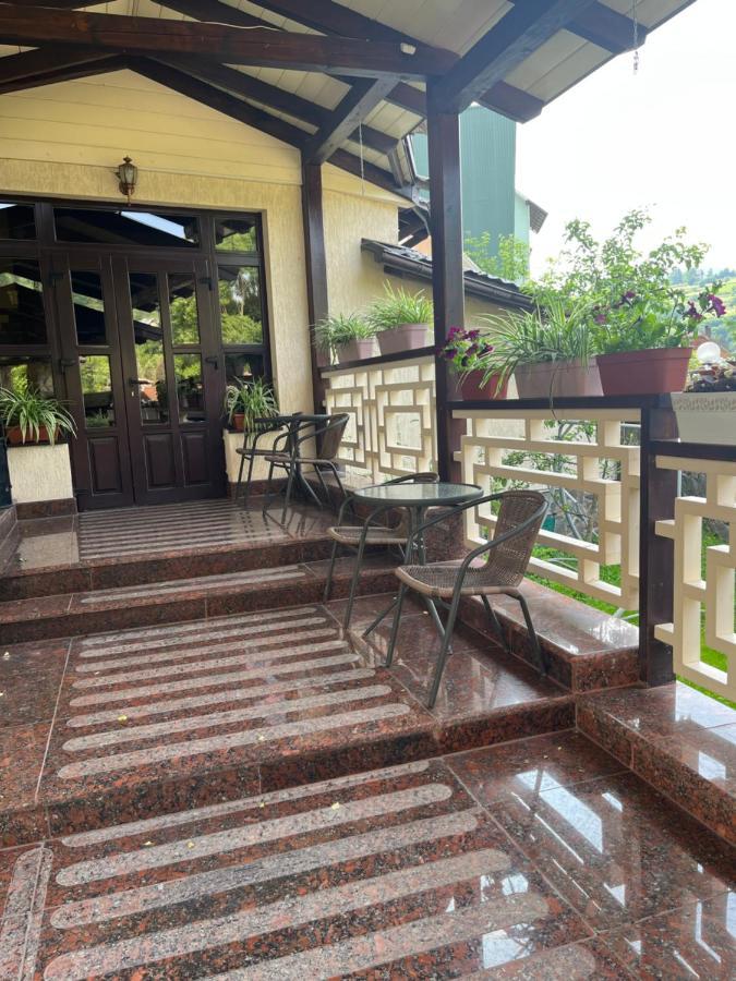Central Courtyard Slavske Luaran gambar