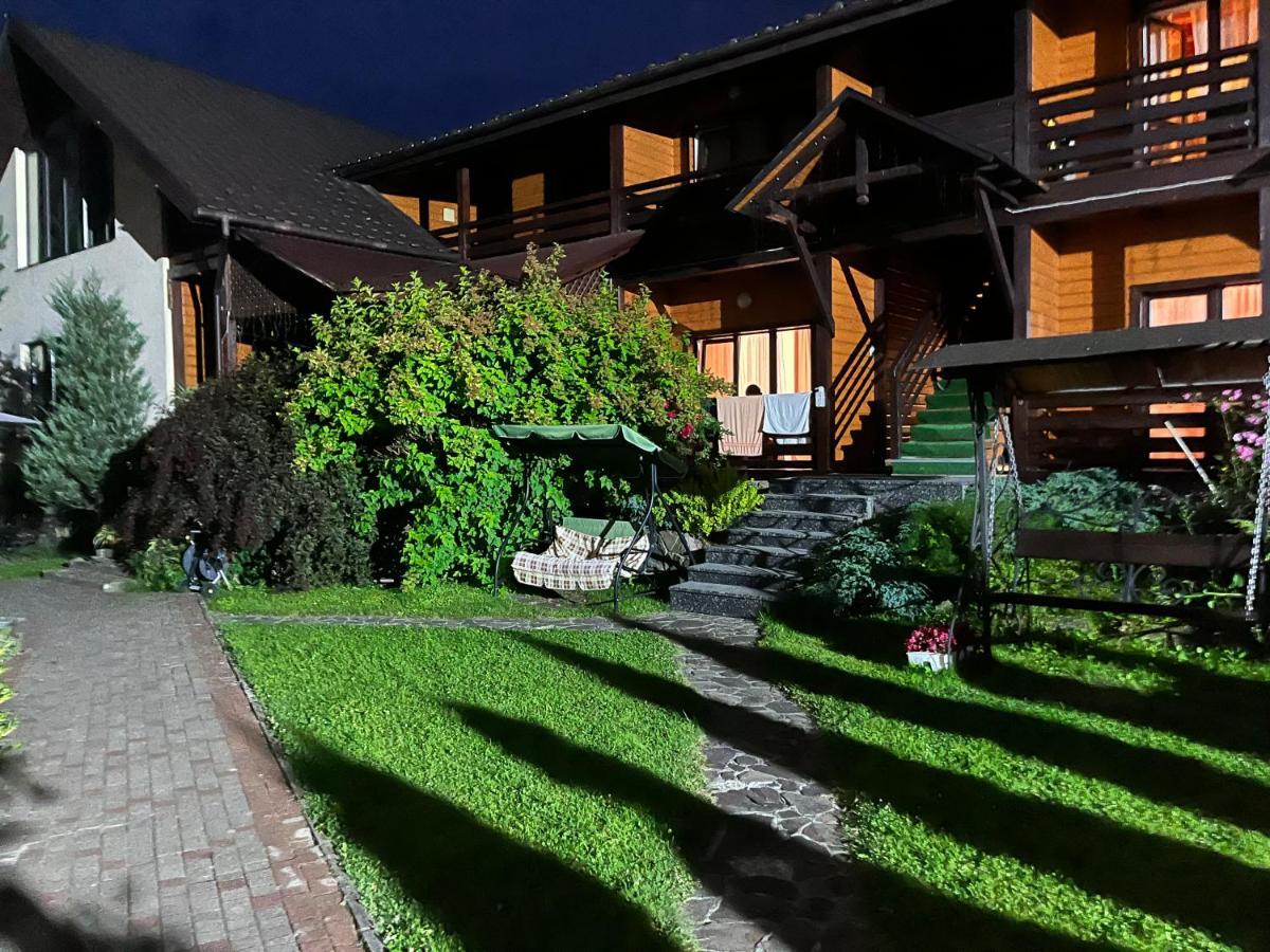 Central Courtyard Slavske Luaran gambar