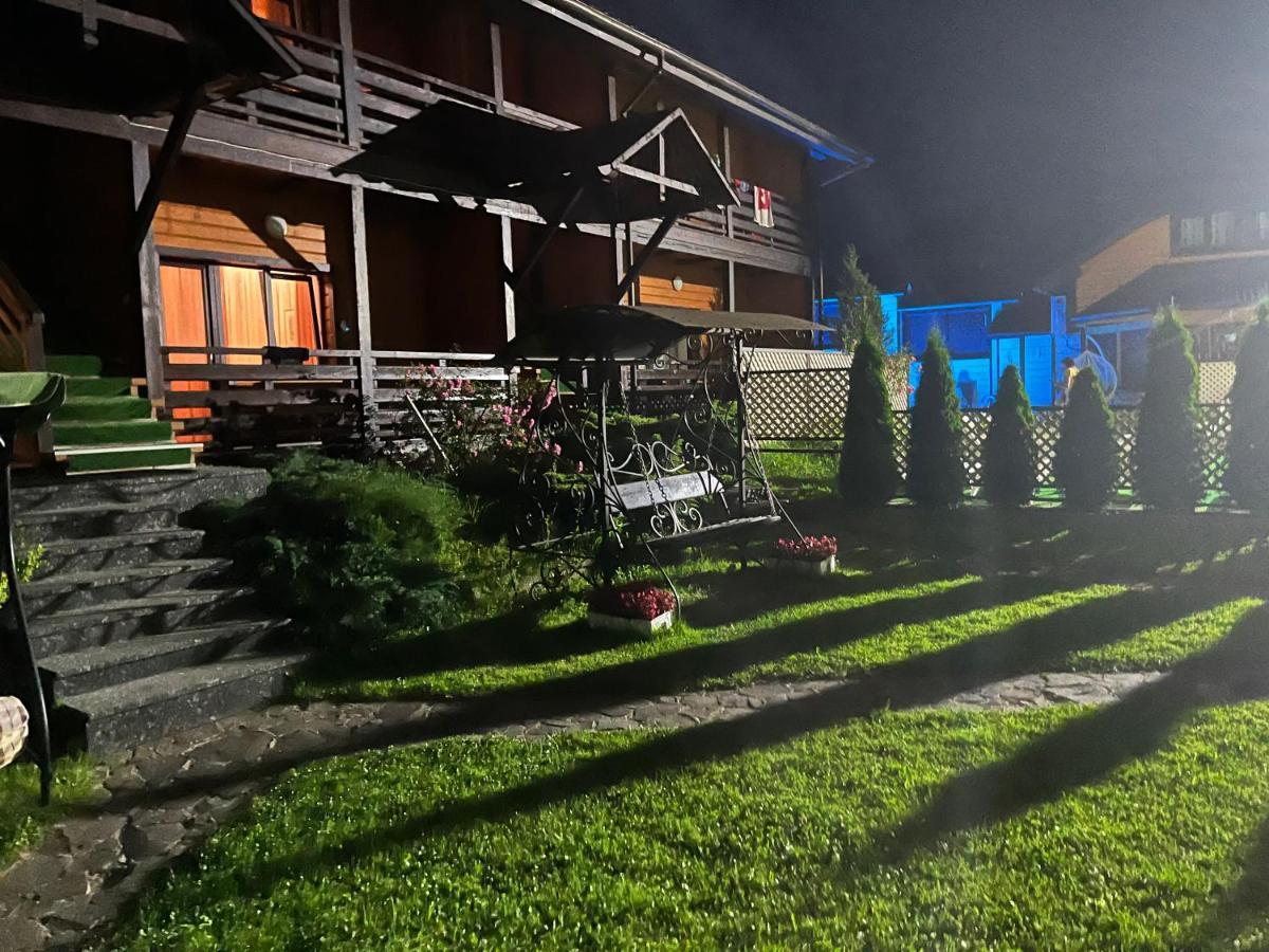 Central Courtyard Slavske Luaran gambar